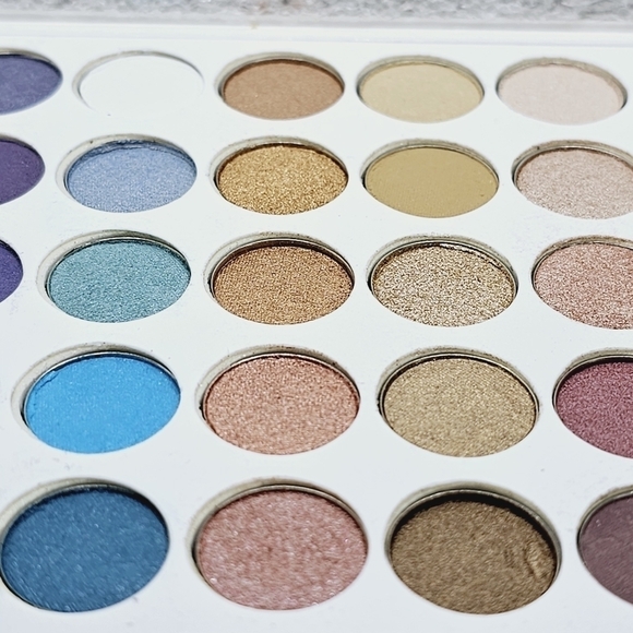Yaby Cosmetics Dramatically Neutral Eyeshadow Palette - Picture 6 of 8